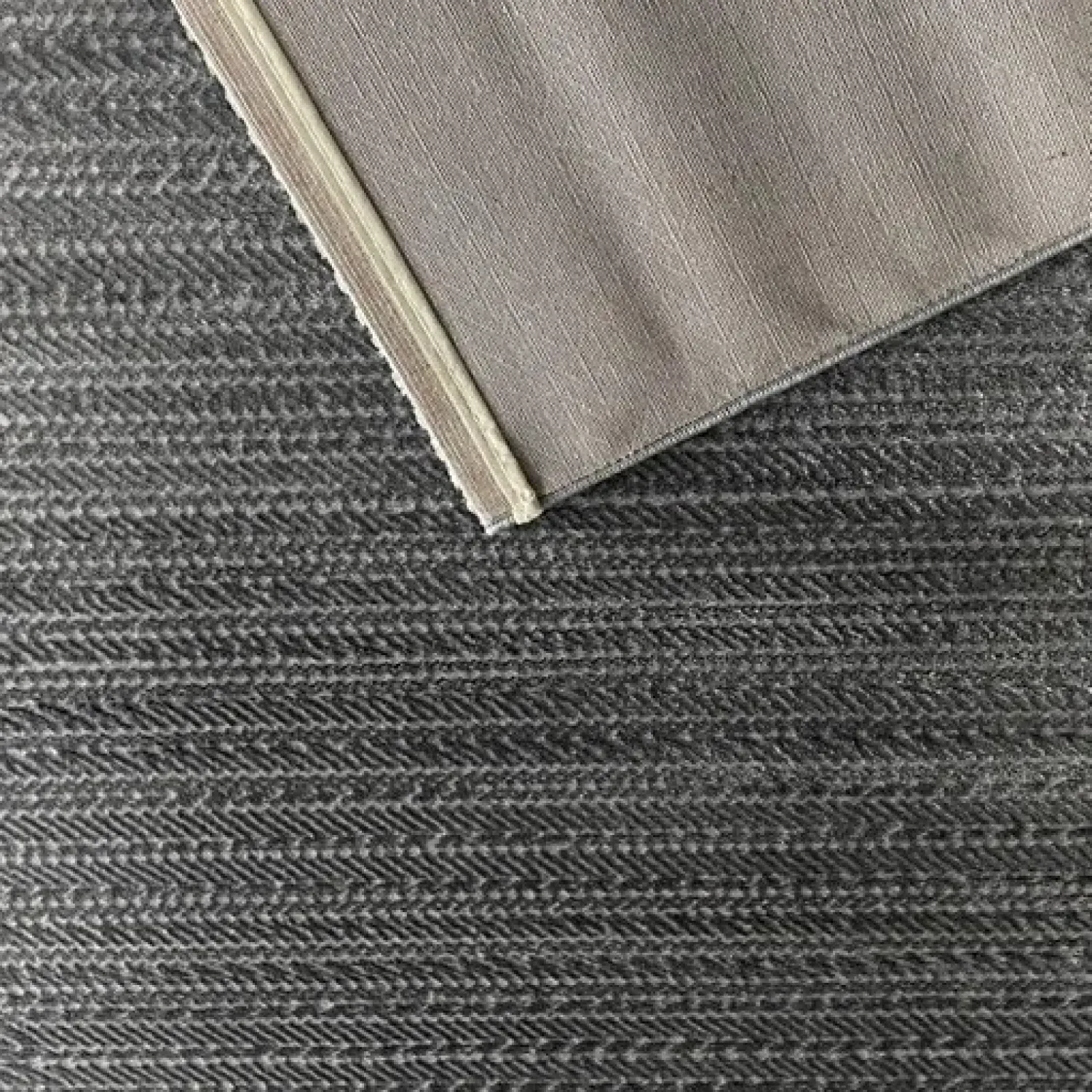 Χαλιά Ανάγλυφα Με Βελούδινη Υφή SILA SL 748 Dark Grey